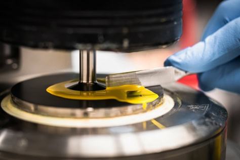 Labor, Pipette, Farbabstrich, handschuhe, Hand, gelbe Flüssigkeit