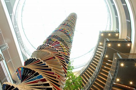 Der Turm der Ausgaben zum 30. Geburtstag (Foto via Wikimedia - siehe unten)