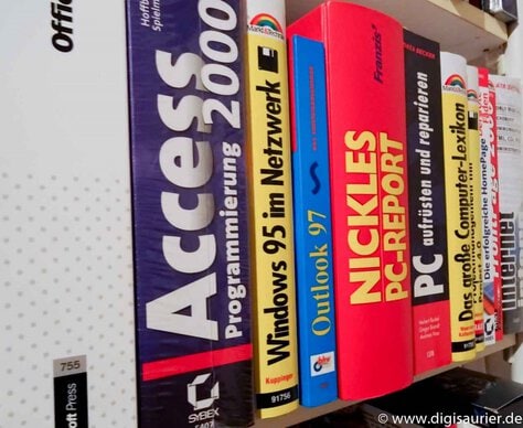 Altes PC Buchregal (1 von 2)