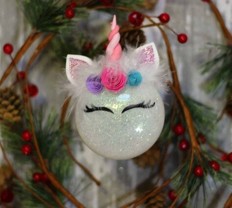 Have a unicorn lover in your life? You can resist these magical creatures. Here are 20 Enchanting Unicorn Gift Ideas to give your unicorn fan. #unicorn #unicorngifts #unicorncraft