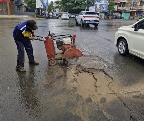 Respons Cepat Wali Kota Munafri, Jalan Berlubang di Veteran Selatan Diperbaiki 