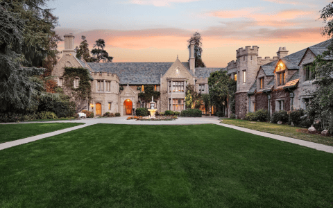 15 celebrities with the most expensive houses 15 Celebrities With The Most Expensive Houses CAPA INSPIRATIONS 6 480x300