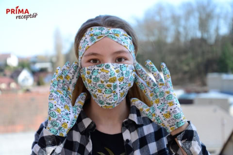 celenka s rouskou a rukavicemi