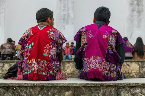hombres de la cultura maya