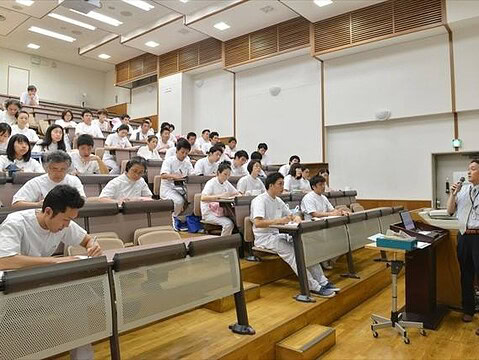 もぐさの製造に関する講演風景-東京衛生学園専門学校様_2013