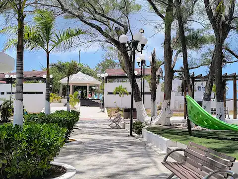 jardin principal puerto morelos