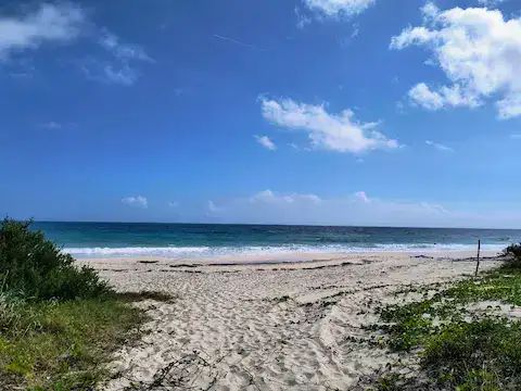 acceso a la playa punta brava