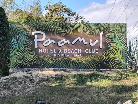 entrada de la playa paamul y beach club