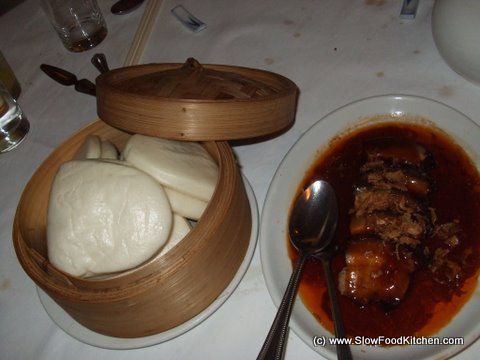 Braised belly pork with man tou buns