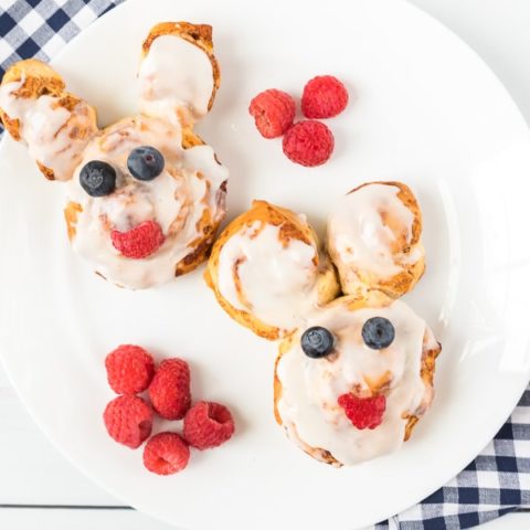 Easter bunny cinnamon rolls