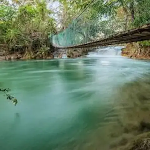 puente colgante de salto grande en Estación Candelaria