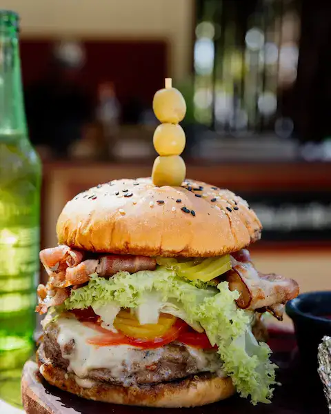 hamburguesas en el unico beach club puerto morelos
