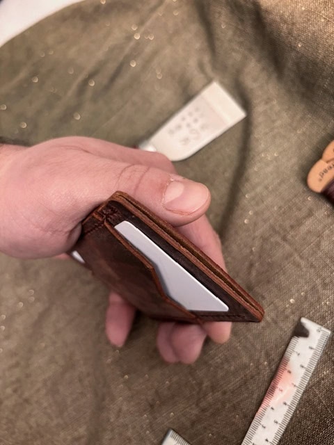 porte cartes en cuir italien marron vieilli - fait main - fabriqué en France - Brocard Leather Goods