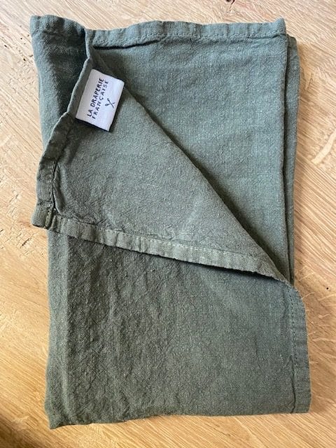 serviette de table en lin lavé vert kaki style campagne chic La Draperie Française