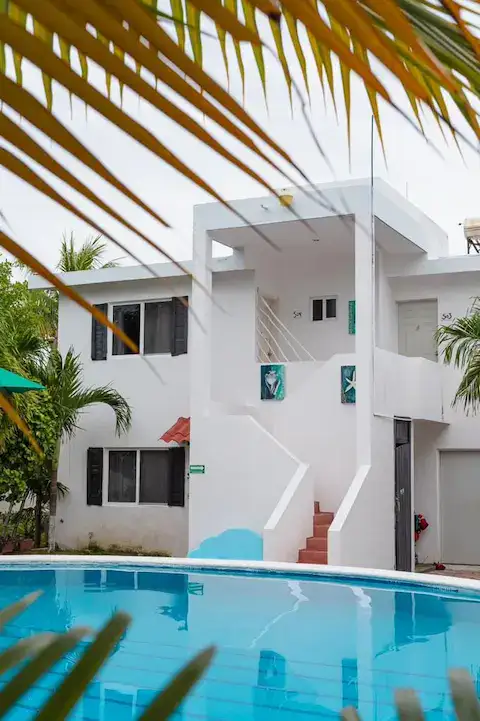 Hostal con piscina