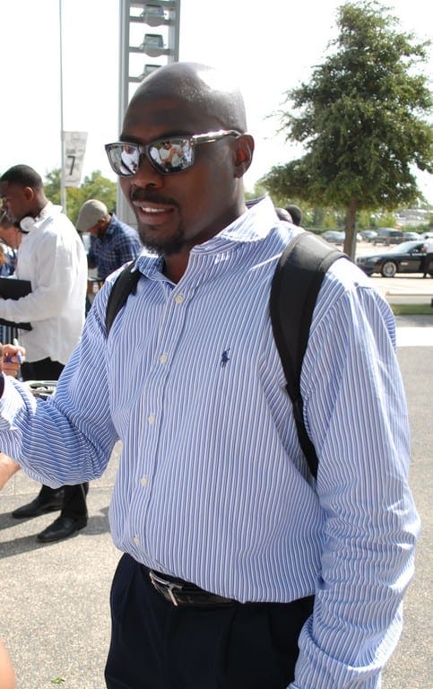 Felix Jones signing autographs
