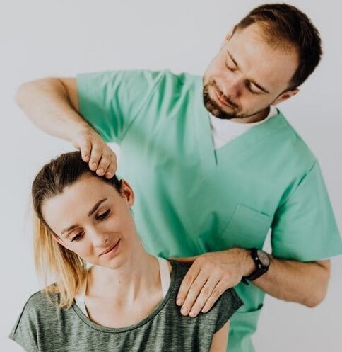 Chiropractic care, Chiropractor