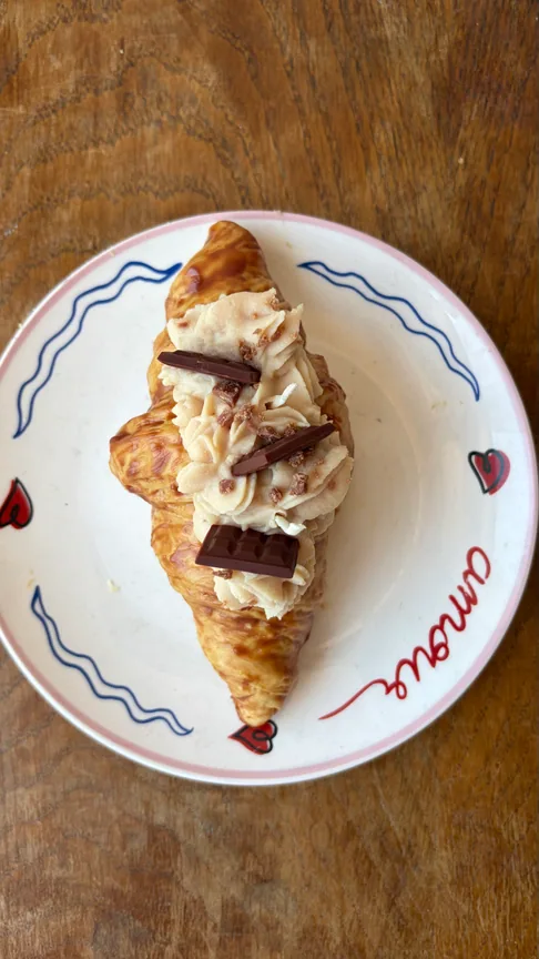 Vela perfumada "Croissant relleno de crema" - Imagen 2