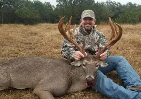 Whitetail Deer Hunts Run n Hide