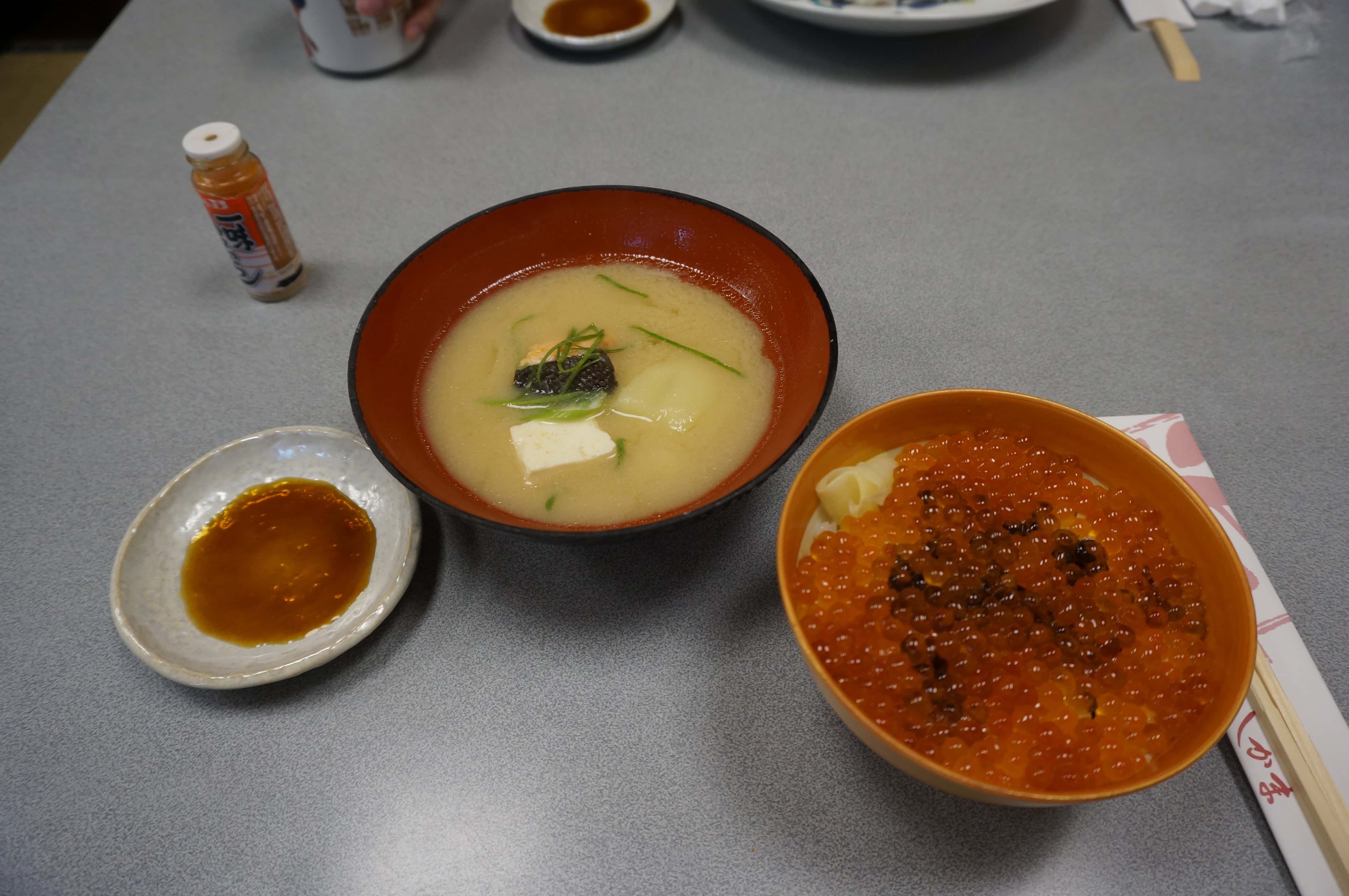 小樽しかまのいくら丼と味噌汁