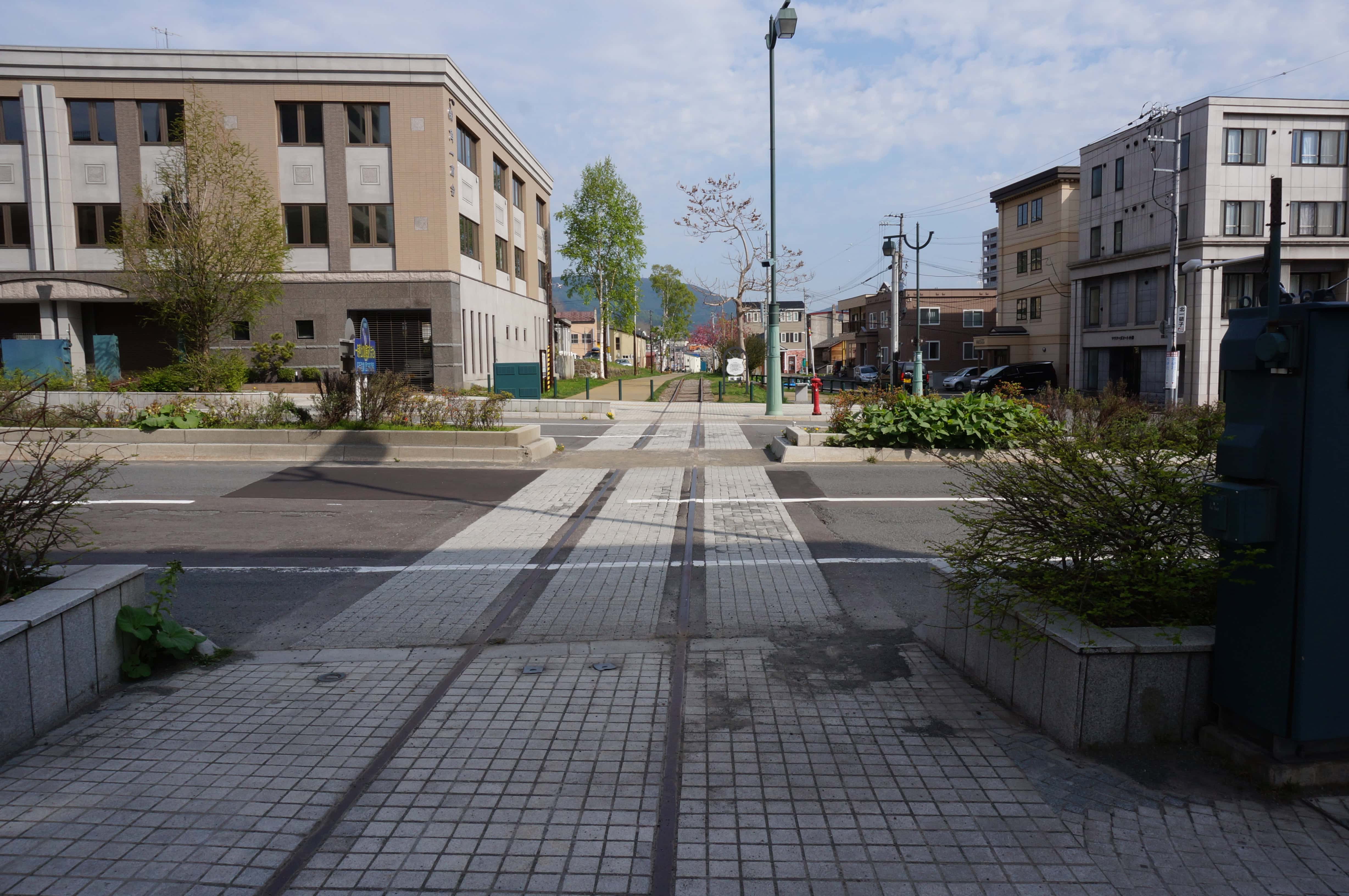 旧手宮線跡地の道路横断広場
