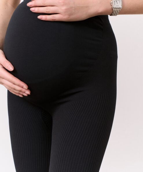Alternative view of Бесшовные чёрные леггинсы в рубчик для беременных Bueno