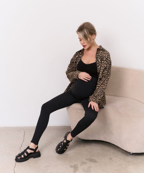 Бесшовные чёрные леггинсы в рубчик для беременных Bueno