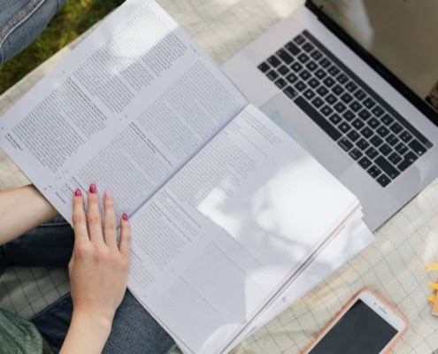 should you do online or in person courses for phlebotomy