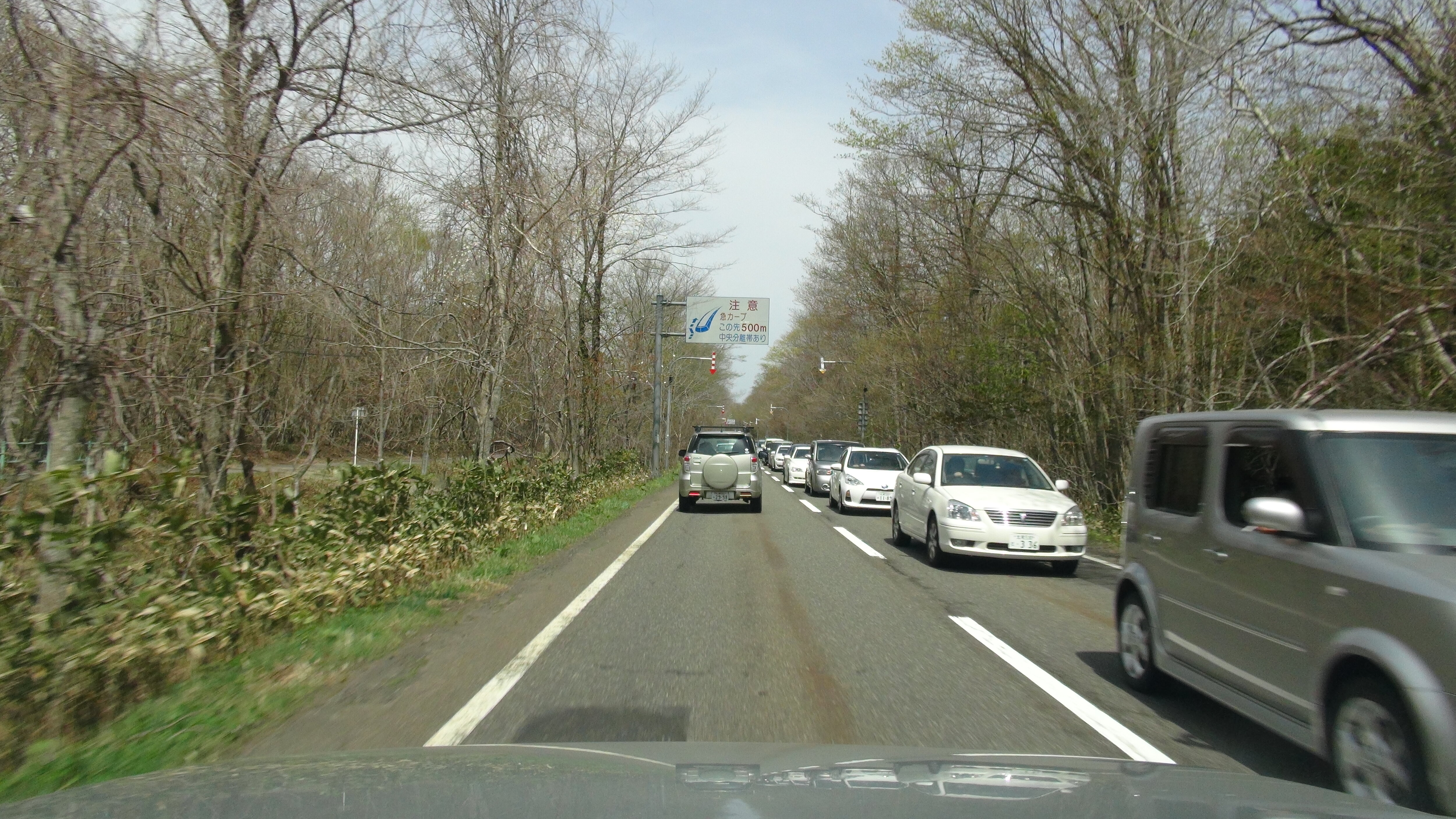 支笏湖出発後の渋滞道路
