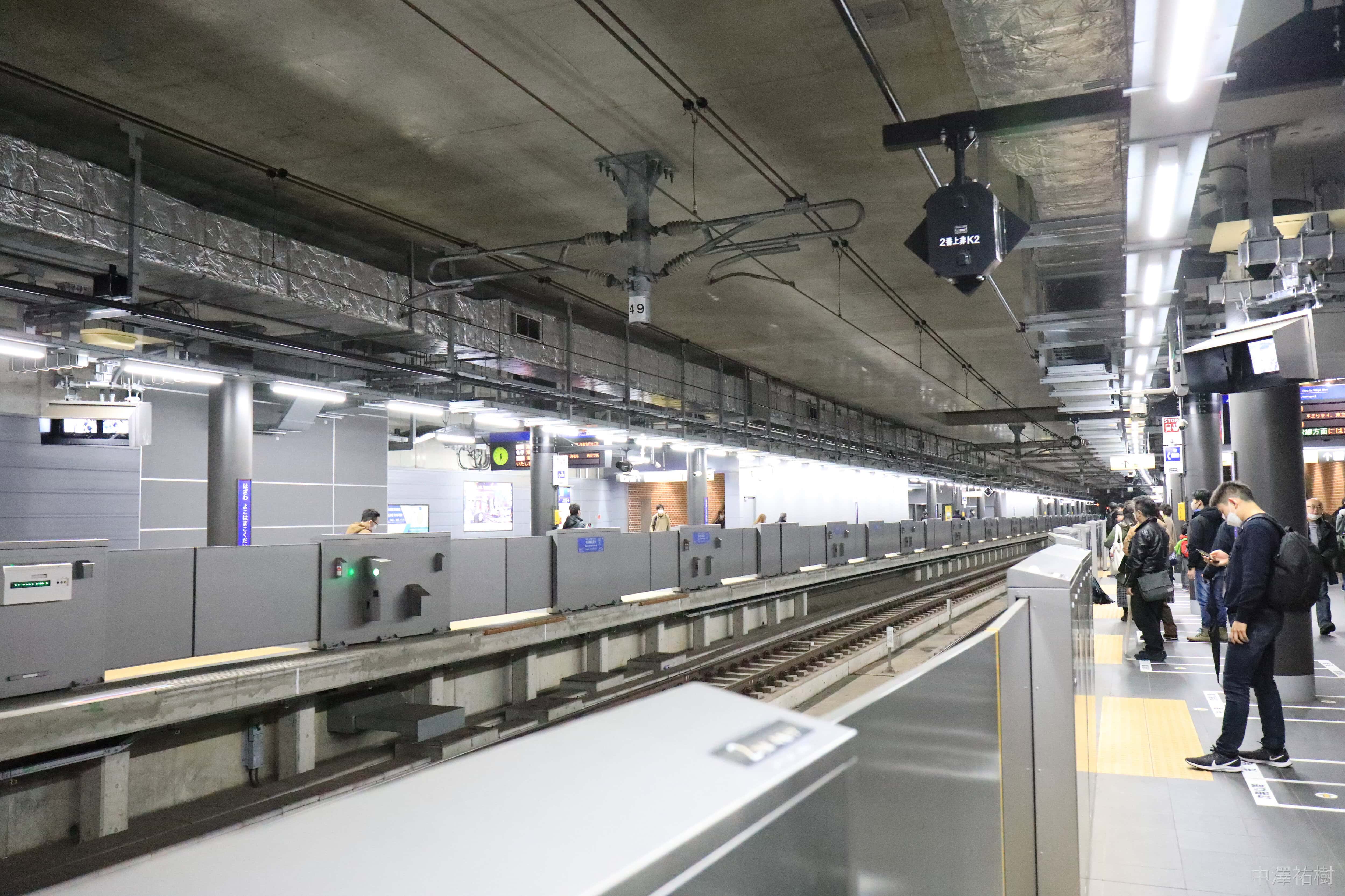 羽沢横浜国大駅の乗り場全体風景