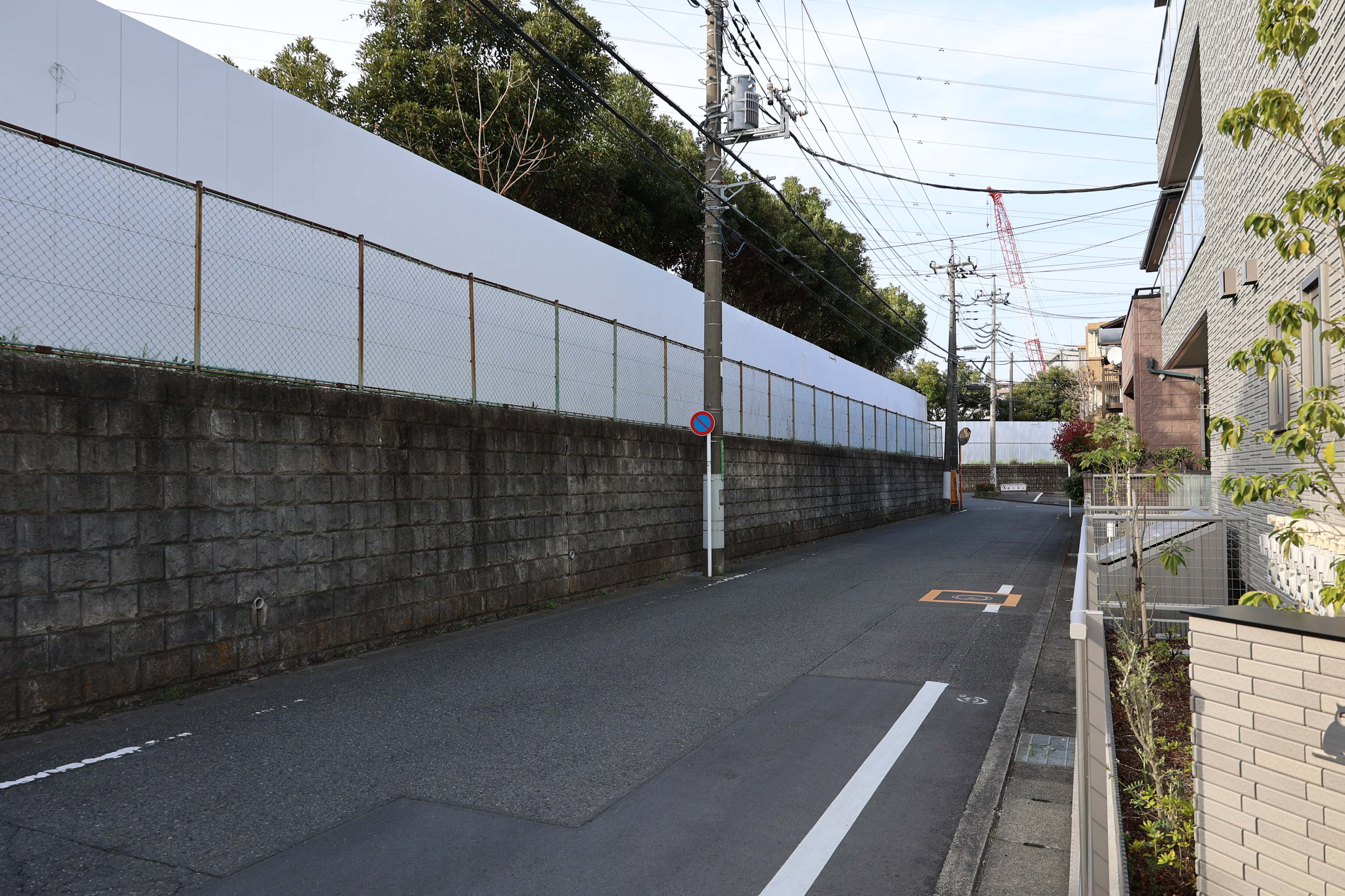 塀が残った工事現場