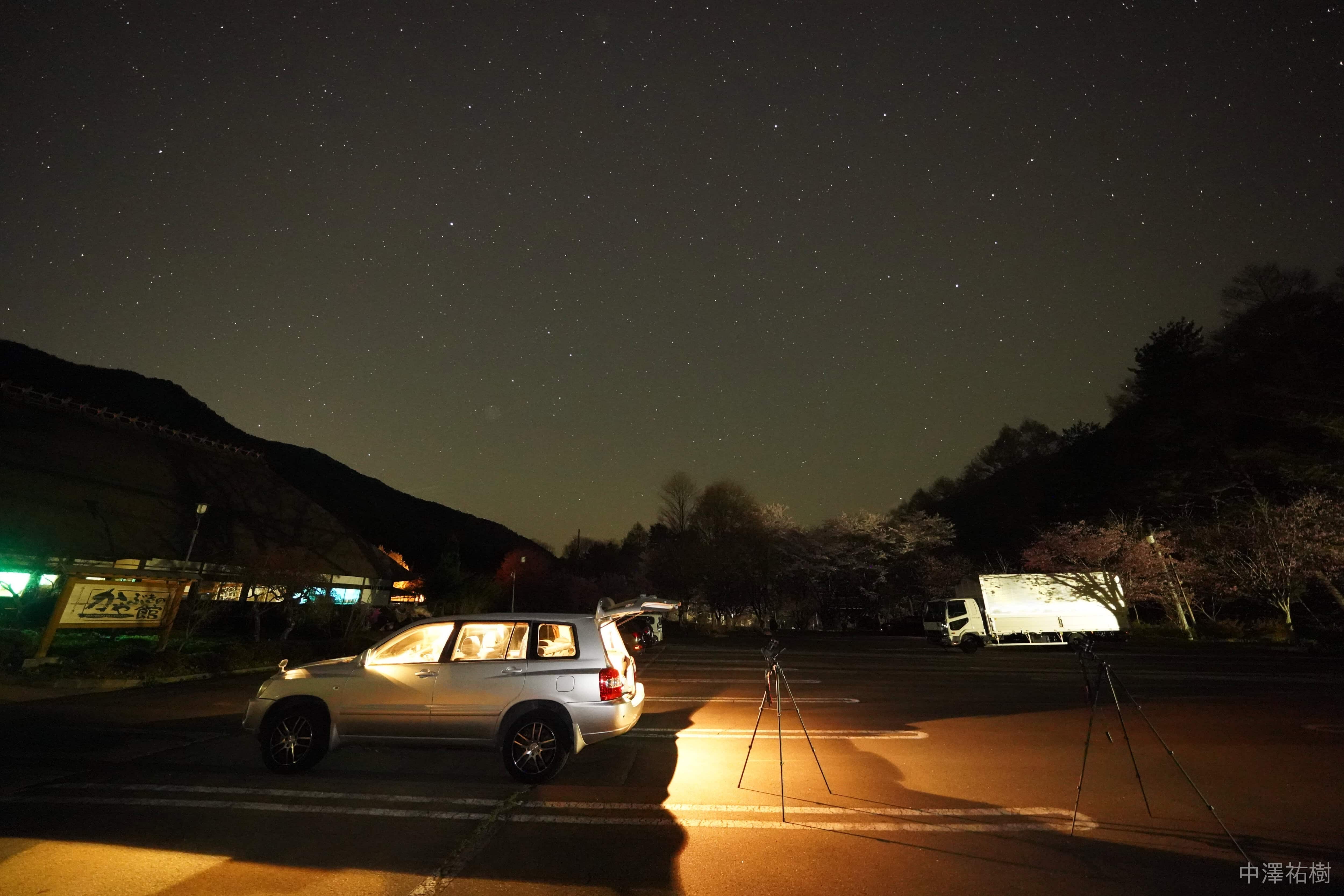 星空と撮影機材、車、宿２、ISO16000、12mm