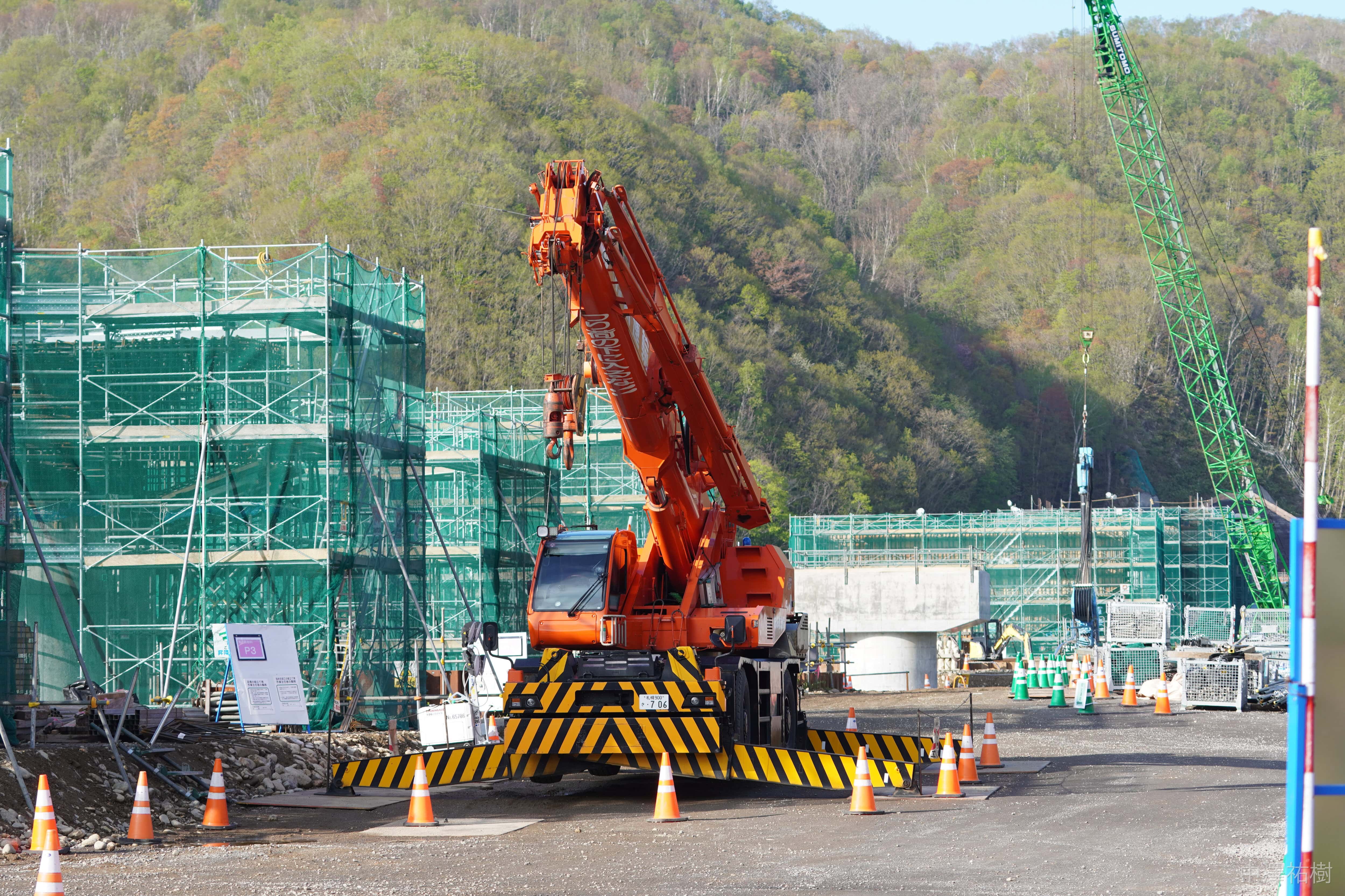 3番ゲートの大型クレーン車