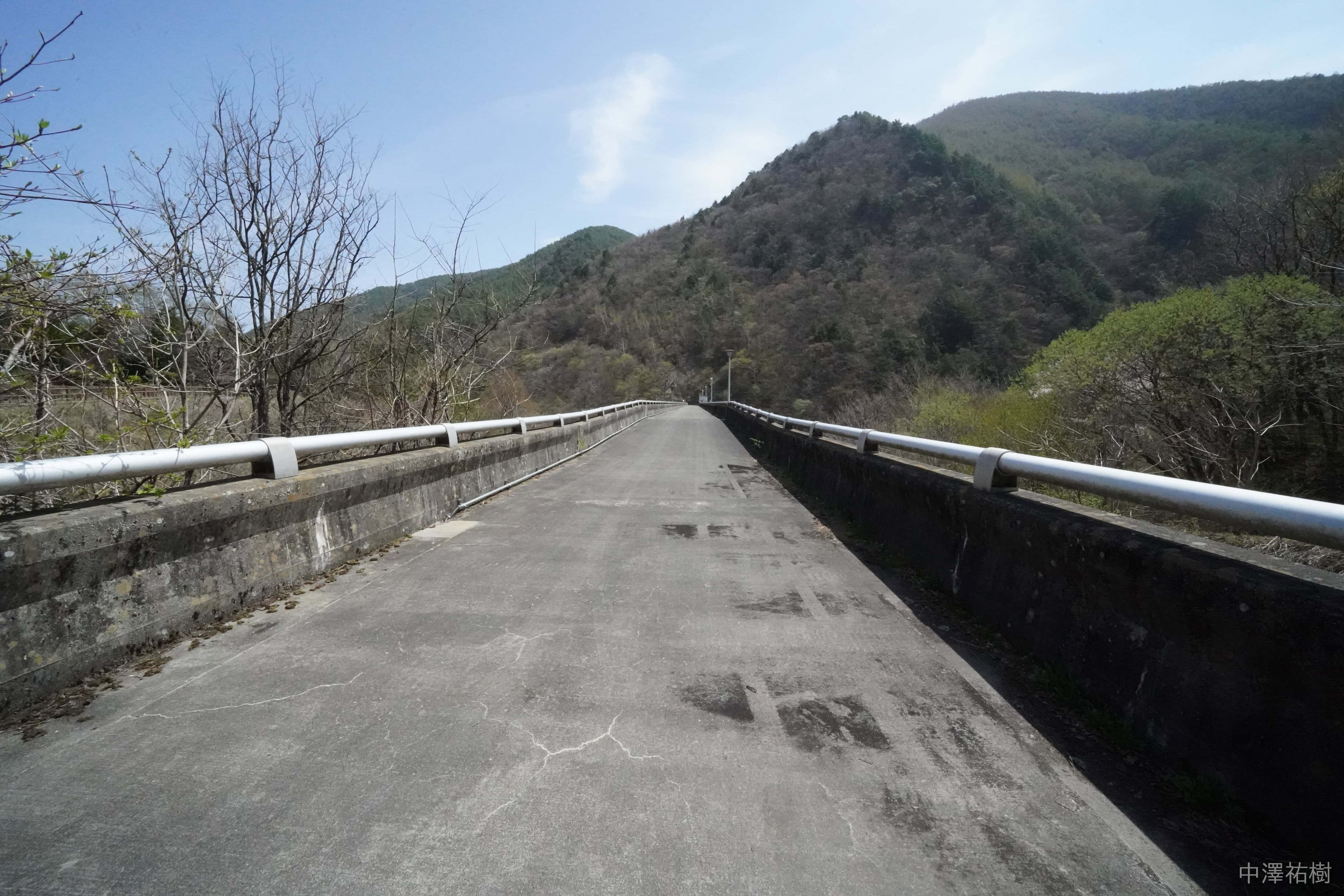 横川ダムの上