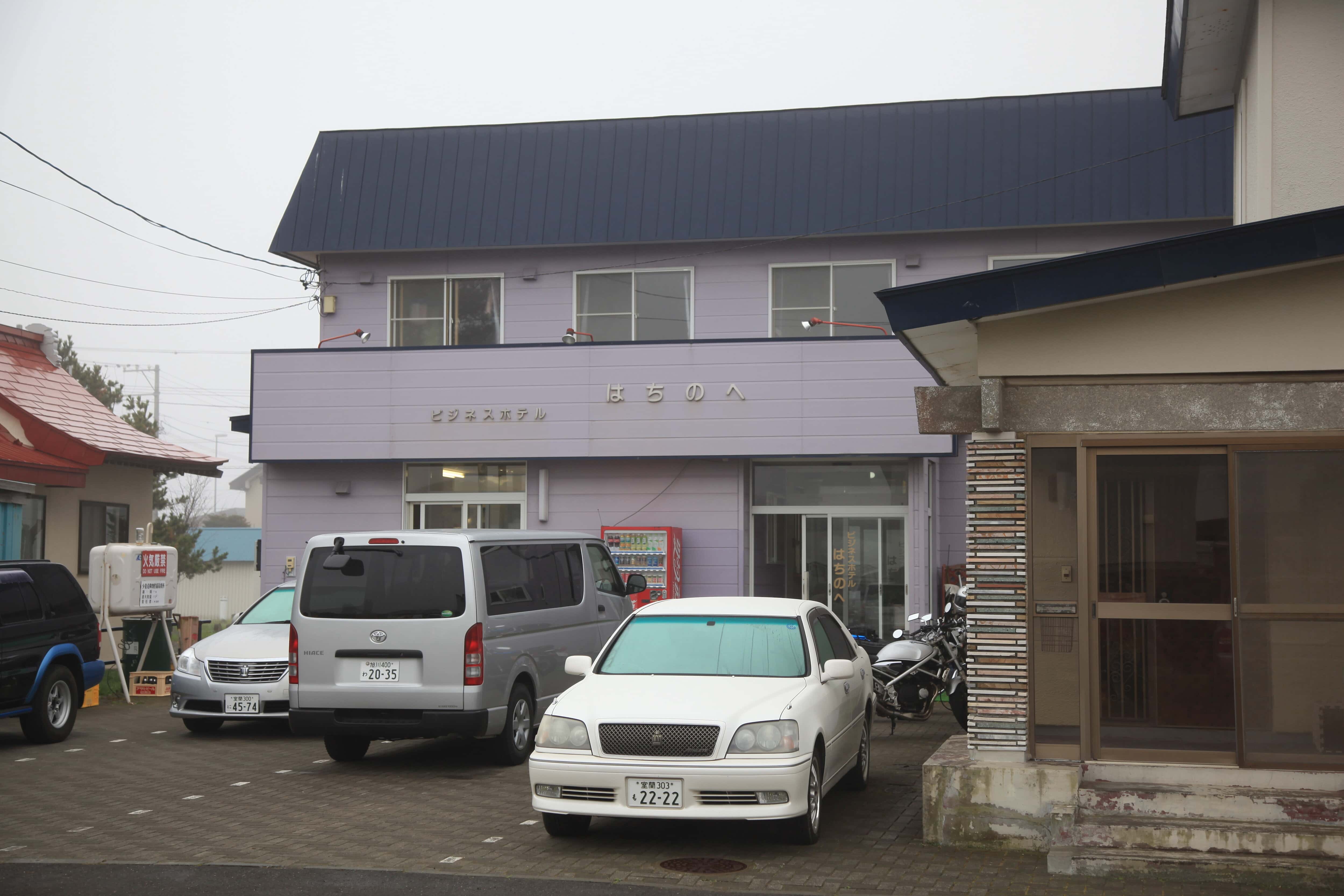 ウトナイ湖近くの店舗駐車場