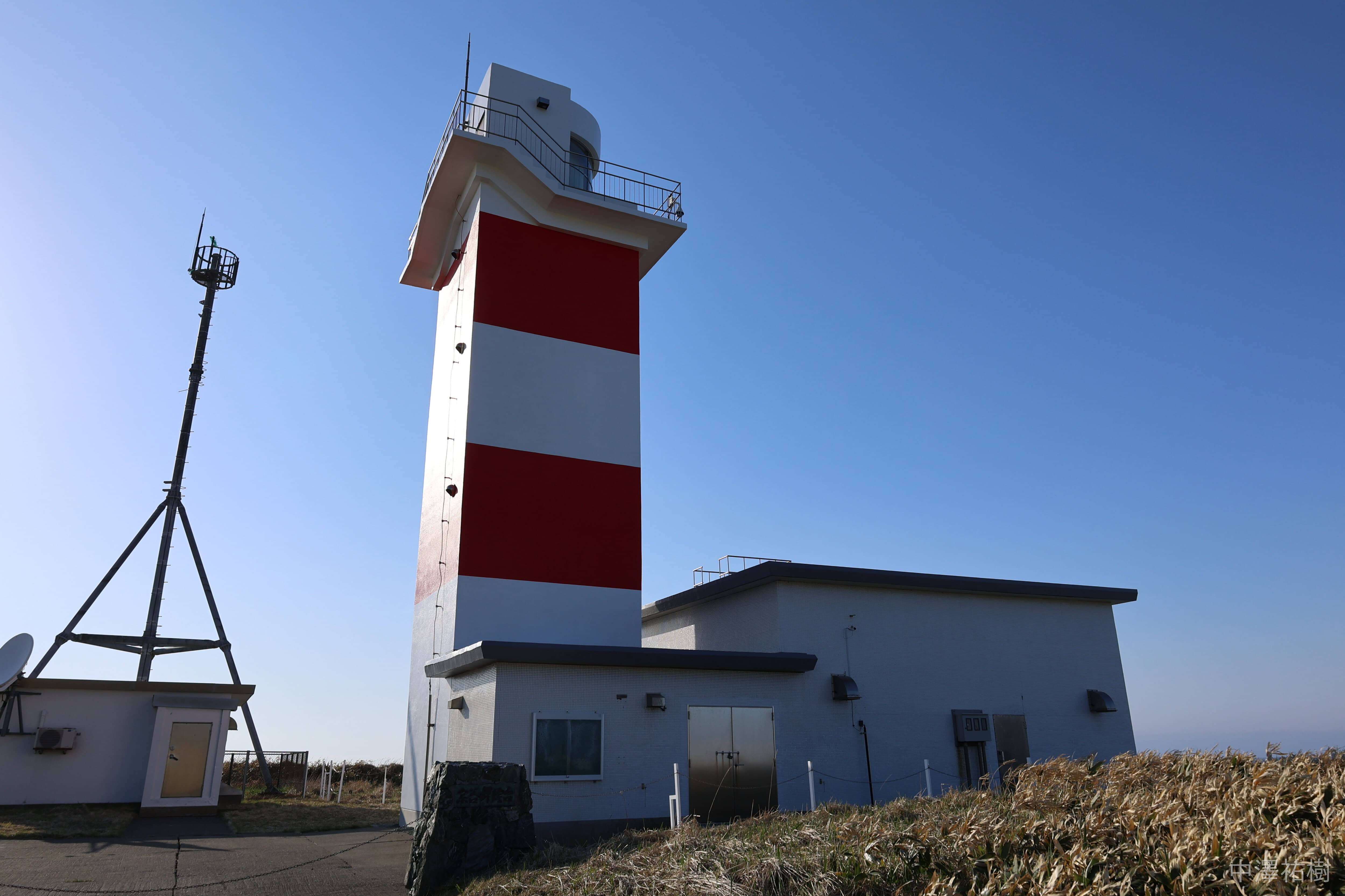 104.宗谷岬・宗谷灯台とアンテナ塔