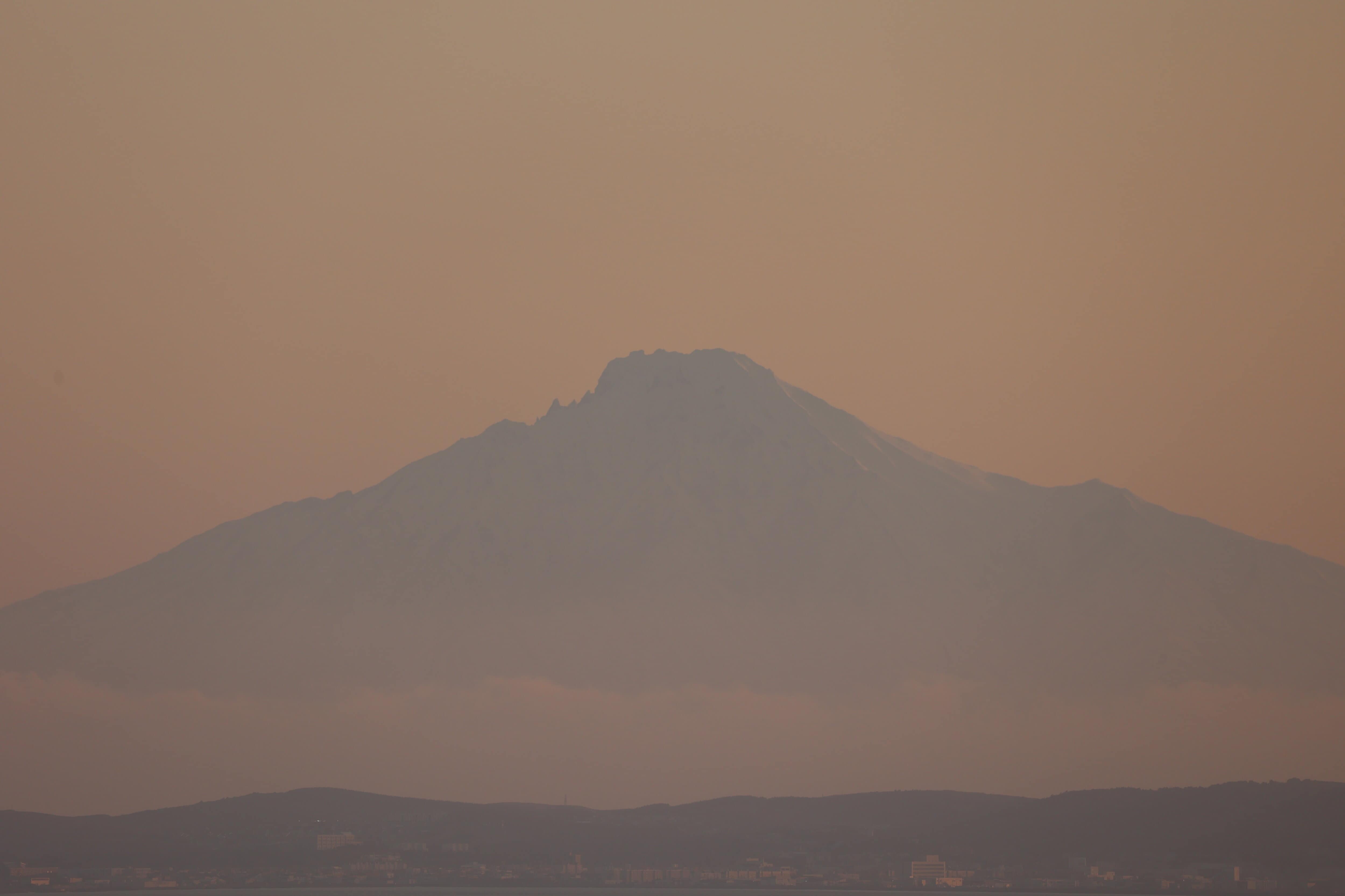 204.宗谷丘陵・利尻島・利尻富士の夕景