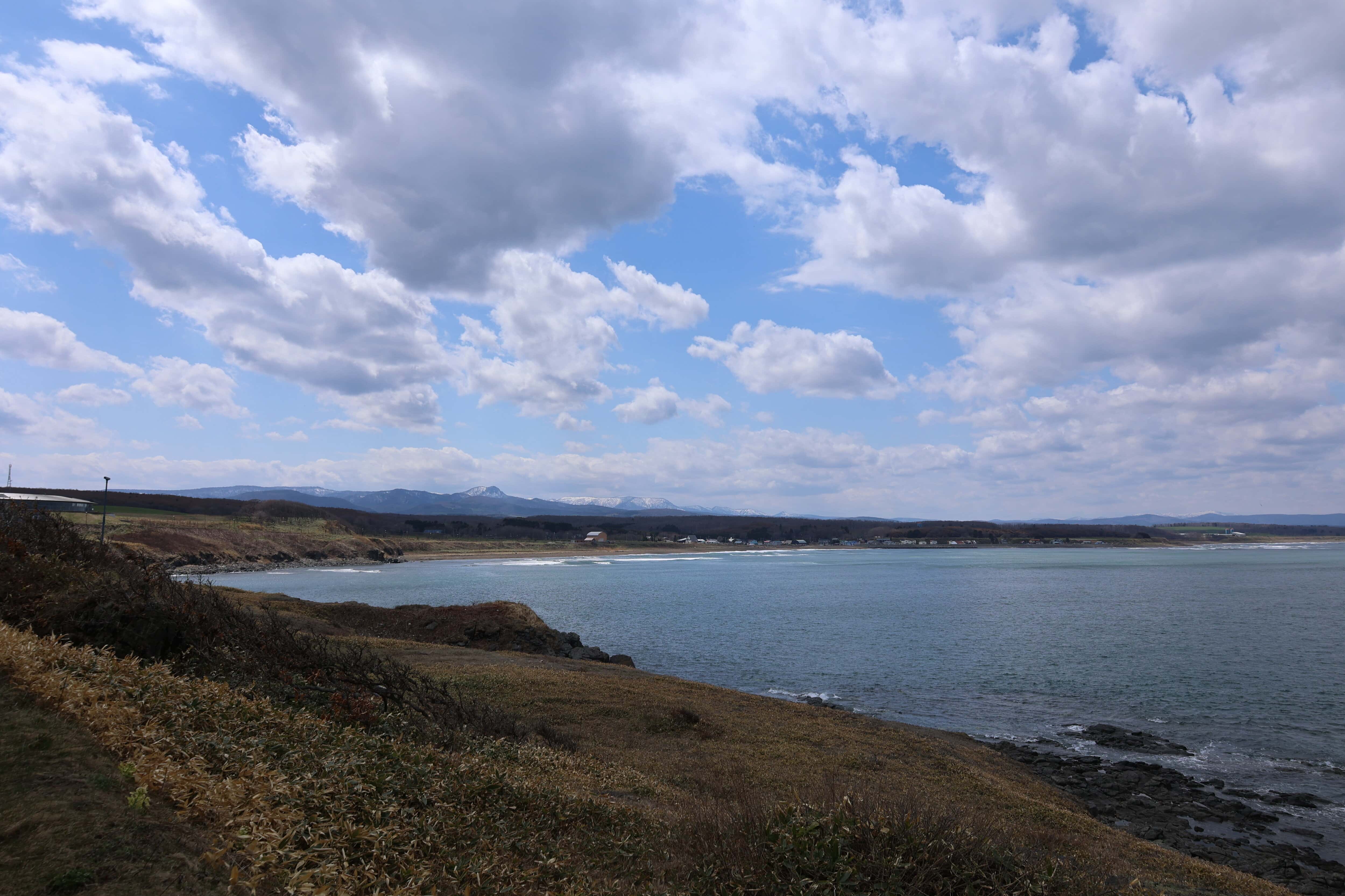 23.日の出岬・崖上から見た海岸