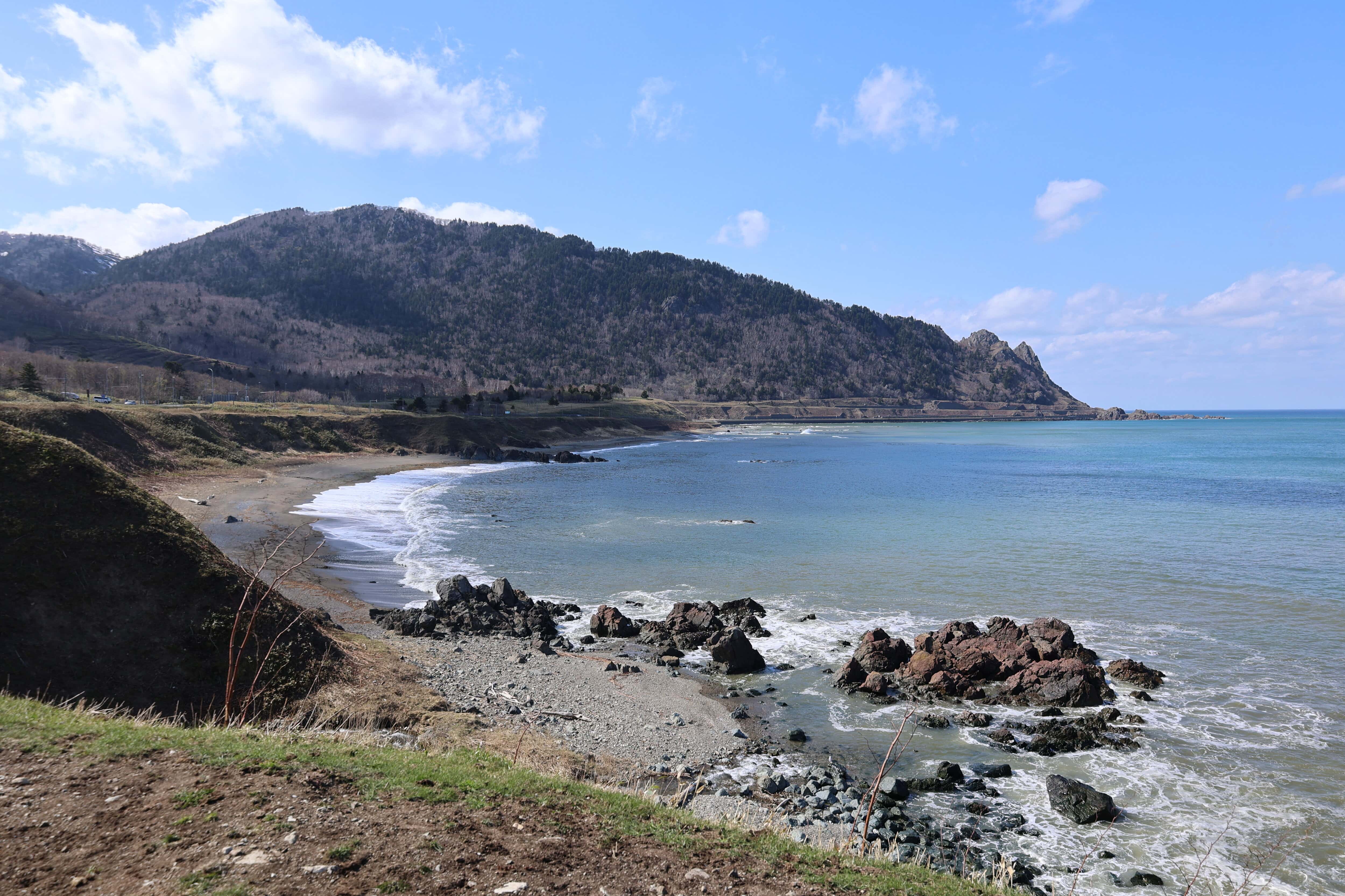 39.日の出岬・断崖から見た湾