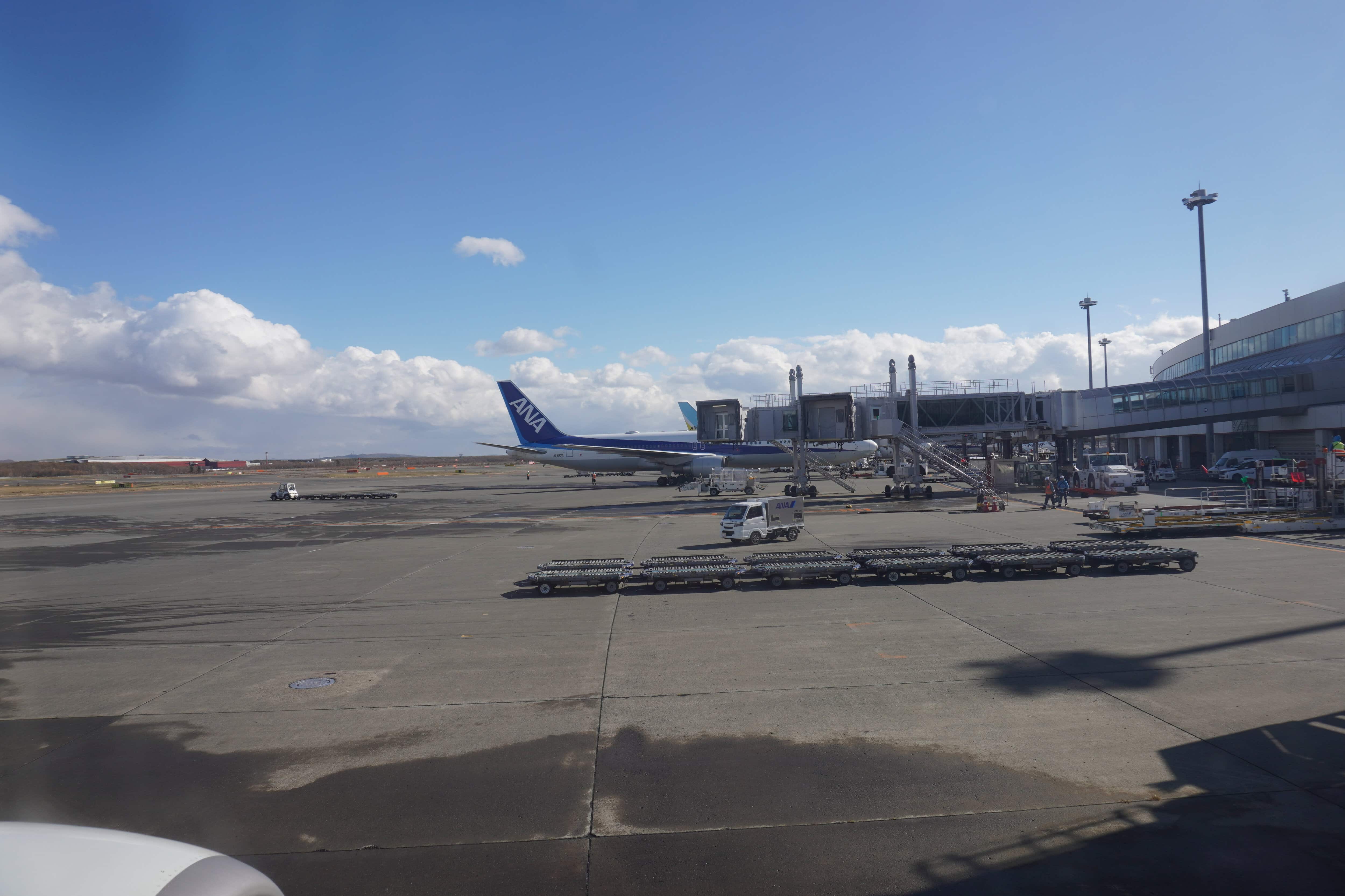 12.窓からANA機