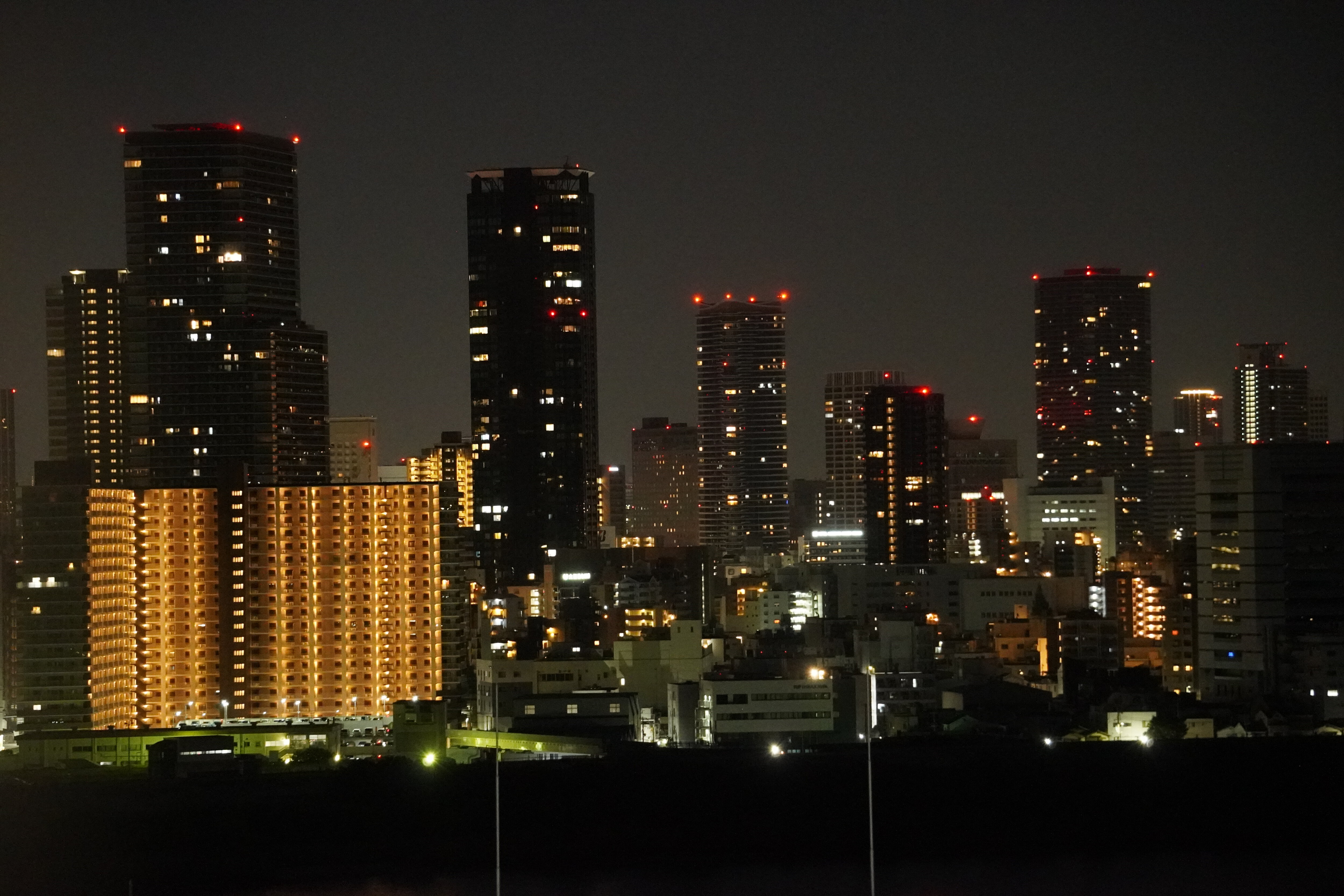 203.ビルの夜景アップ