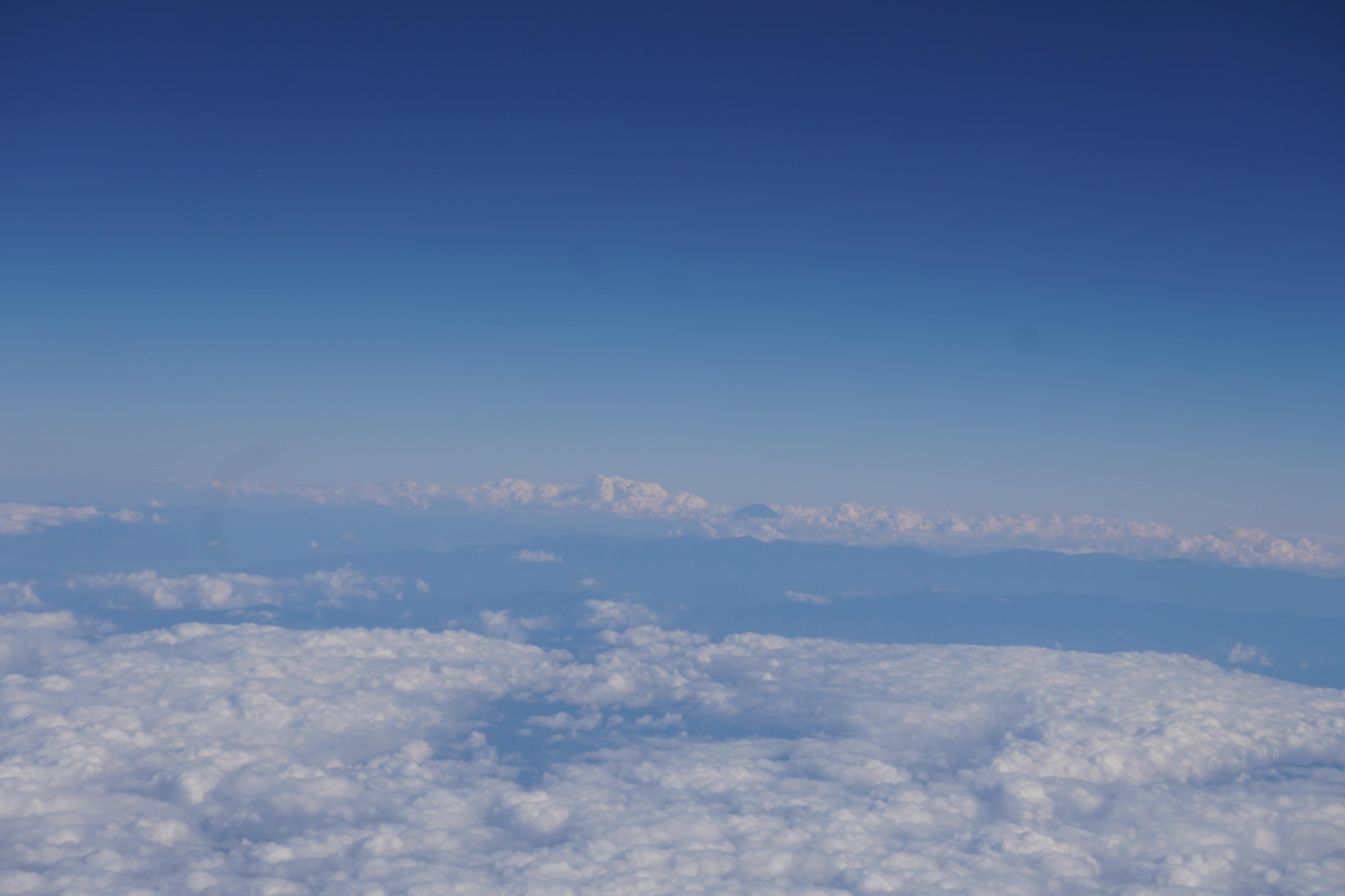 49.雲の向こうに山並み