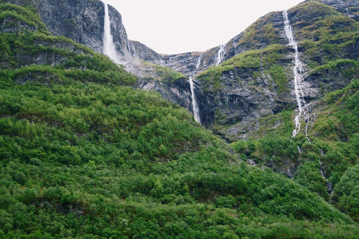 kjelfossen_waterfalls_gudvangen_norway View of kjelfossen waterfalls from gudvangen