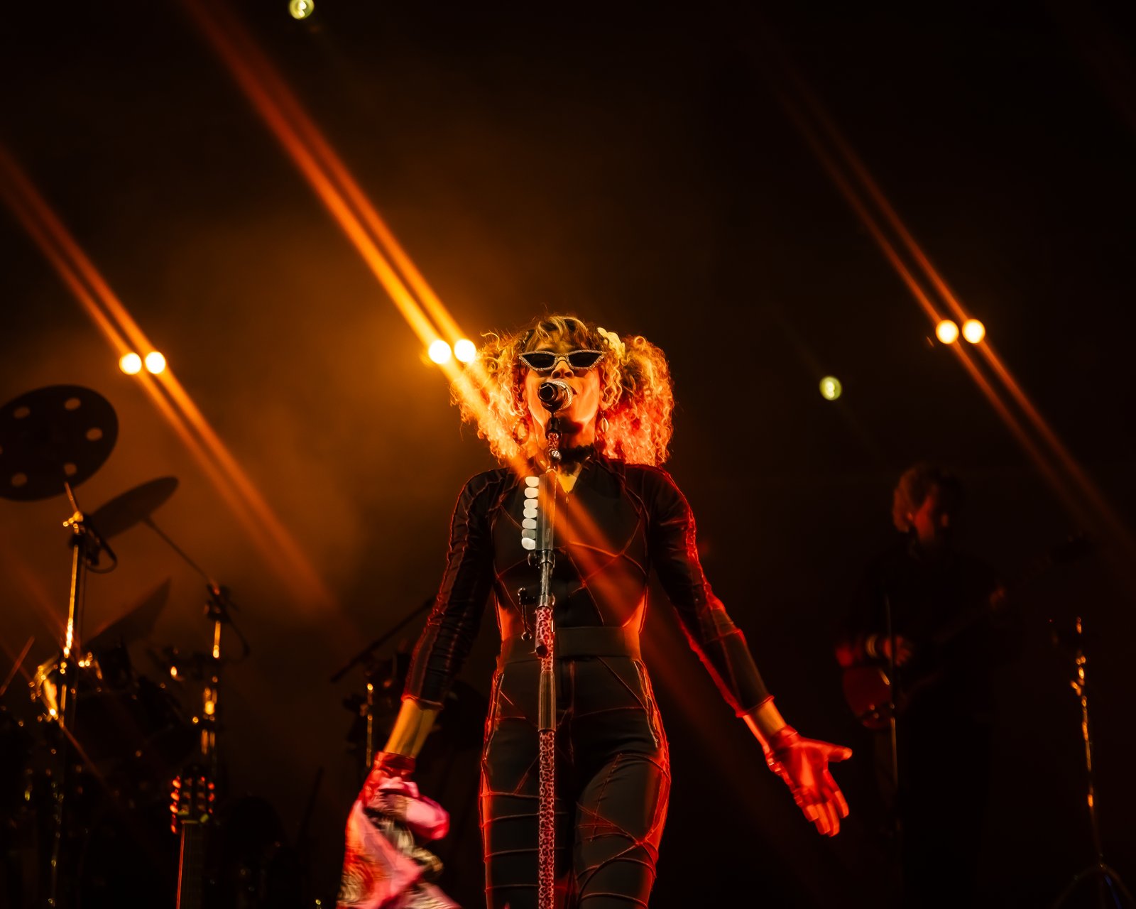 Photographe et vidéaste professionnel basé entre Lyon, Annecy et Paris, je réalise des images de concerts.