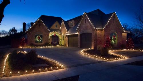 Folsom-CA-christmas-lights-fixtures this image shows Christmas light in Folsom, CA