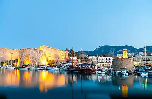 Girne Limanı görünümü – Kıbrıs’ta taksiyle kolay ulaşım sağlanan turistik bölge