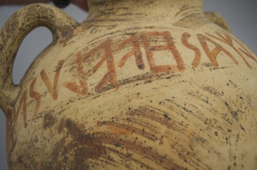 Anfora etrusca esposta al Museo del Vino di Torgiano