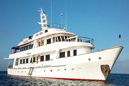 Small and medium sized Galapagos yachts are very popular