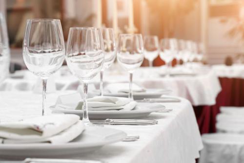 Food & Beverage IndustryComplying With FDA RegulationsUsing CMMS Software