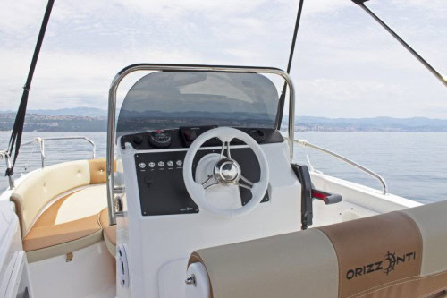 Steering console of Syros 190 featuring the steering wheel and control panel